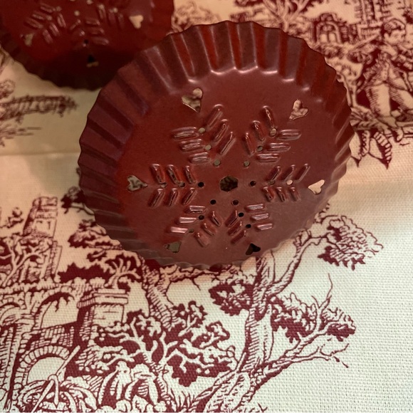 Night Light Covers, set of 4 Punched Tin  Snowflake design, fits standard plug - Picture 7 of 8